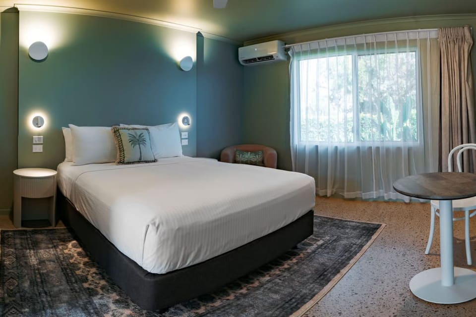 Deluxe Queen Room | Premium bedding, iron/ironing board, free WiFi, bed sheets