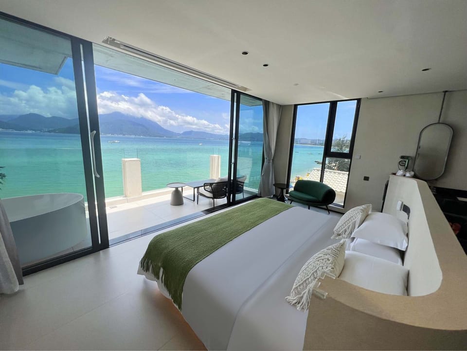 Luxury Double Room | Minibar (free items), desk, blackout drapes, WiFi (free)