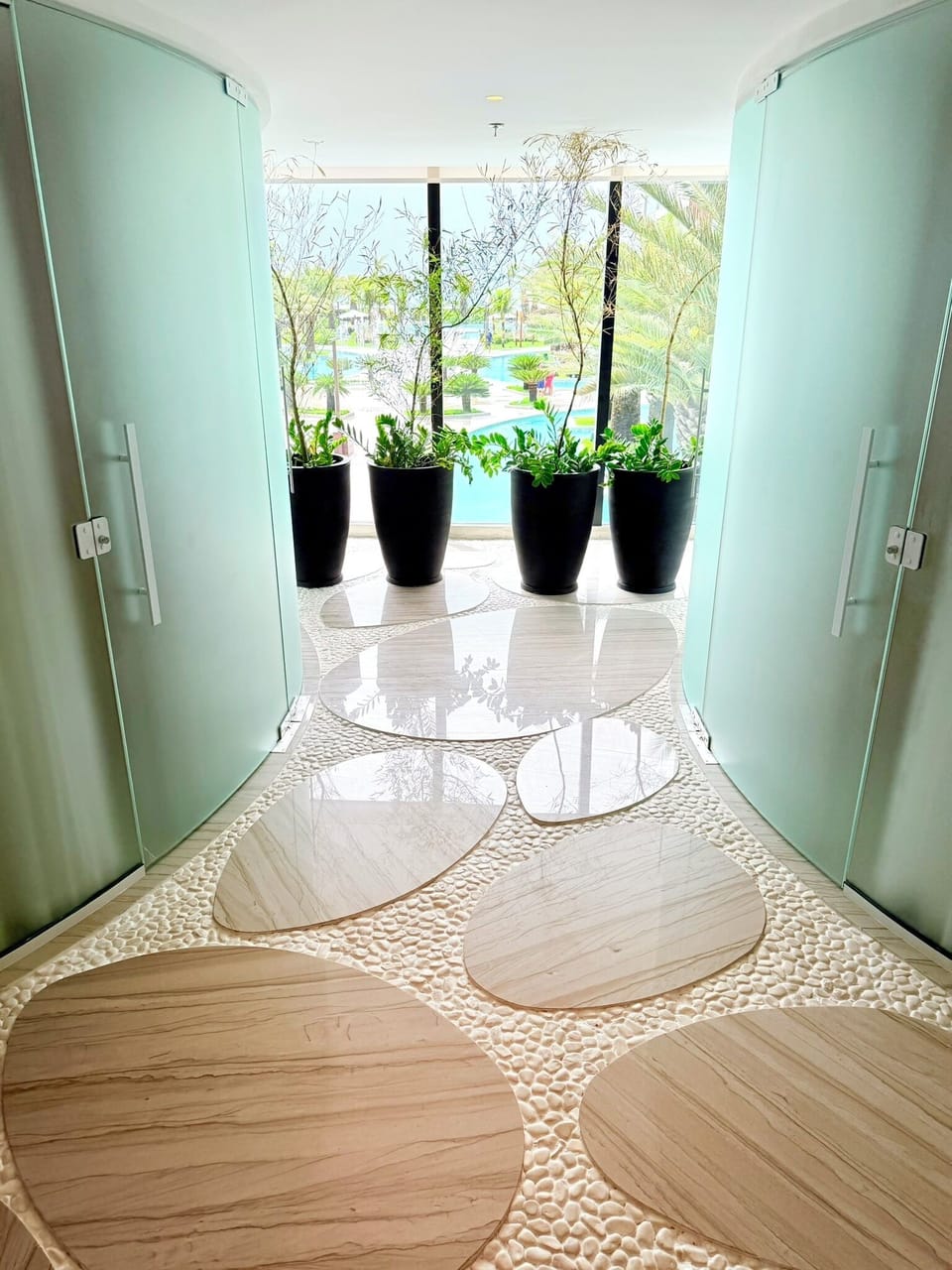 Hot tub, 4 treatment rooms