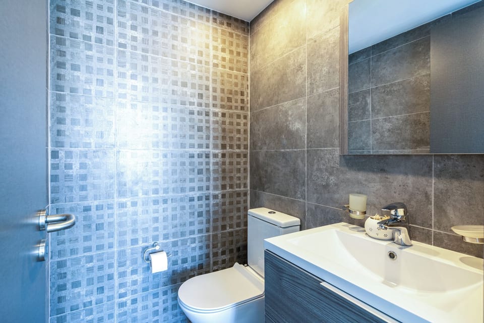Maryam's 2-BR Apt. With Pool & Balcony in Larnaca Apartment in Larnaca