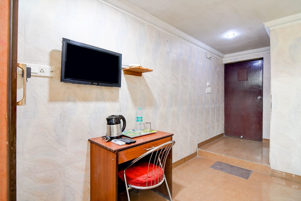 Classic Double Room, City View | Interior