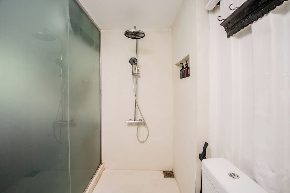 Double Room, Private Bathroom | Bathroom | Shower, free toiletries, hair dryer, bathrobes