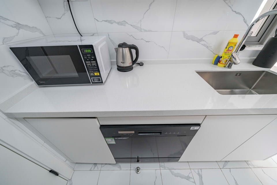 Fridge, microwave, stovetop, cookware/dishes/utensils