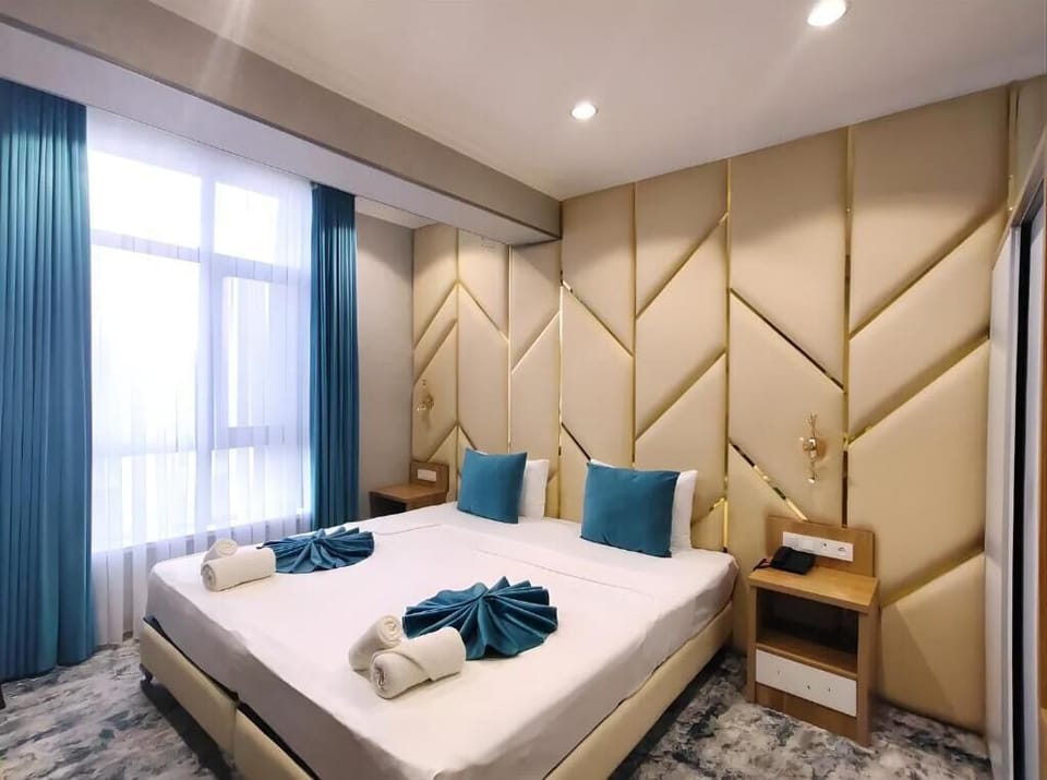 Deluxe Twin Room, City View | Soundproofing, iron/ironing board, WiFi (free)