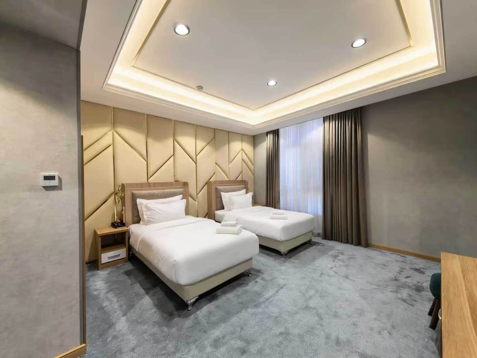 Standard Double or Twin Room, City View | Soundproofing, iron/ironing board, WiFi (free)