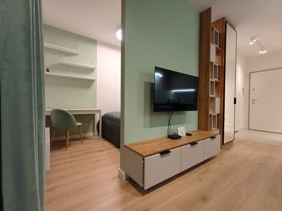 Comfort Apartment, Balcony, Courtyard View | Blackout drapes, iron/ironing board, WiFi (free)