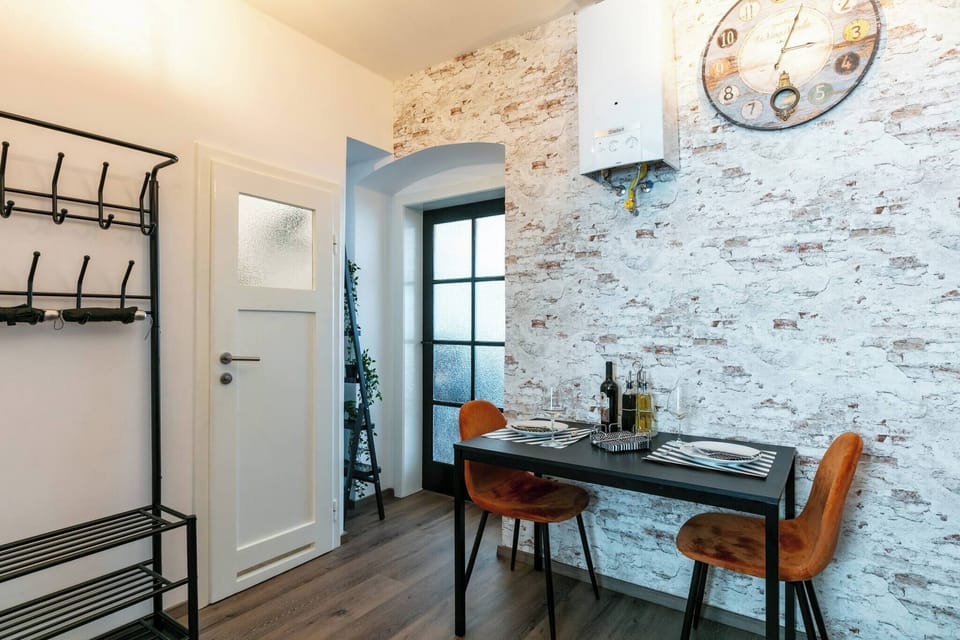 Apartment, 1 Bedroom, City View | Dining room