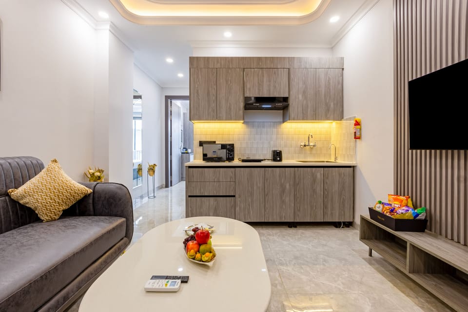 Luxury Suite | Living area | 42-inch Smart TV with digital channels