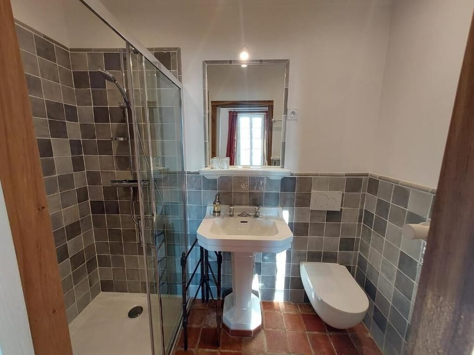 Traditional Double Room, Garden View | Bathroom | Slippers