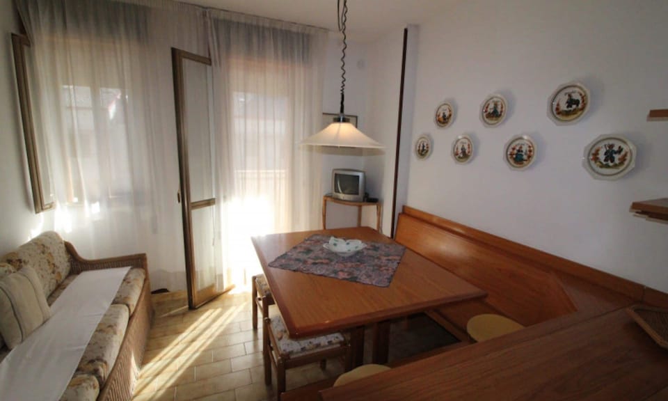 Apartment, 2 Bedrooms, Terrace, Garden View | Living room