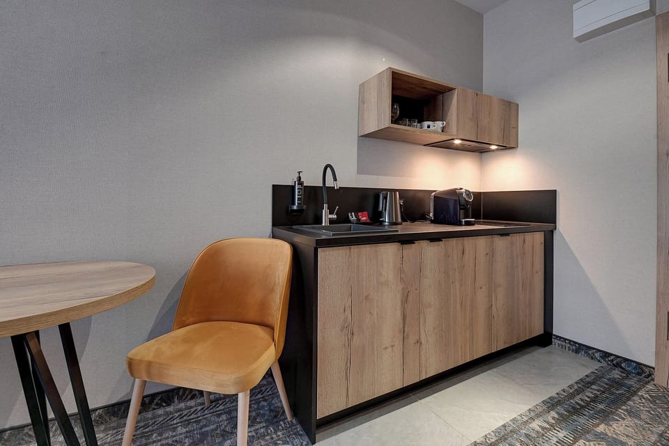 Apartment, Balcony | Private kitchen | Coffee/tea maker, electric kettle
