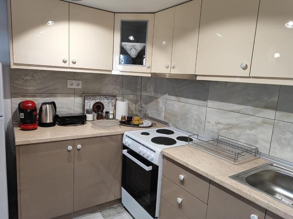 Apartment, Balcony | Private kitchen