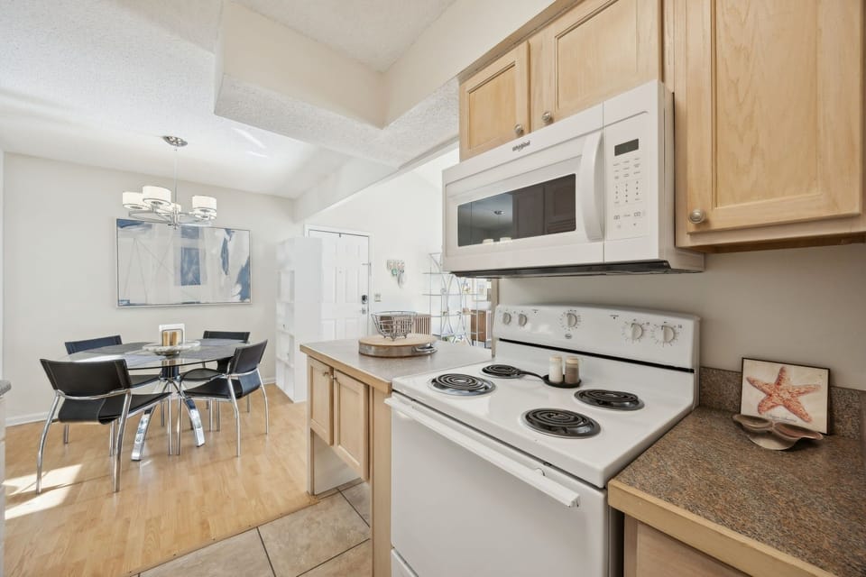 Condo, 2 Bedrooms | Private kitchen | Fridge, oven, coffee/tea maker, toaster