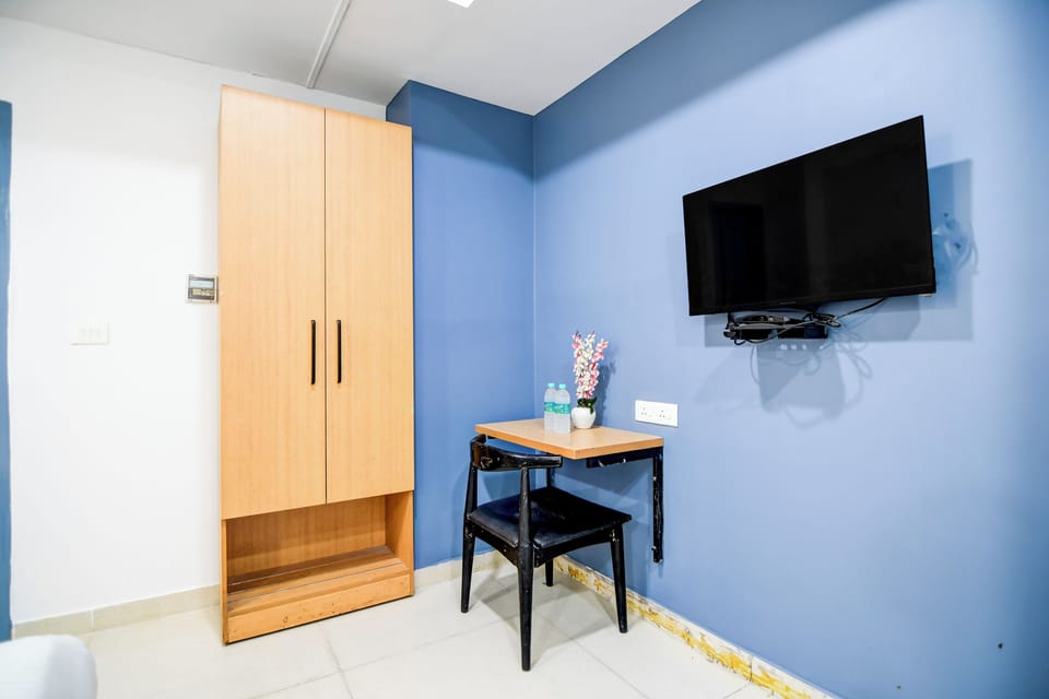 Deluxe Double Room, City View | Interior