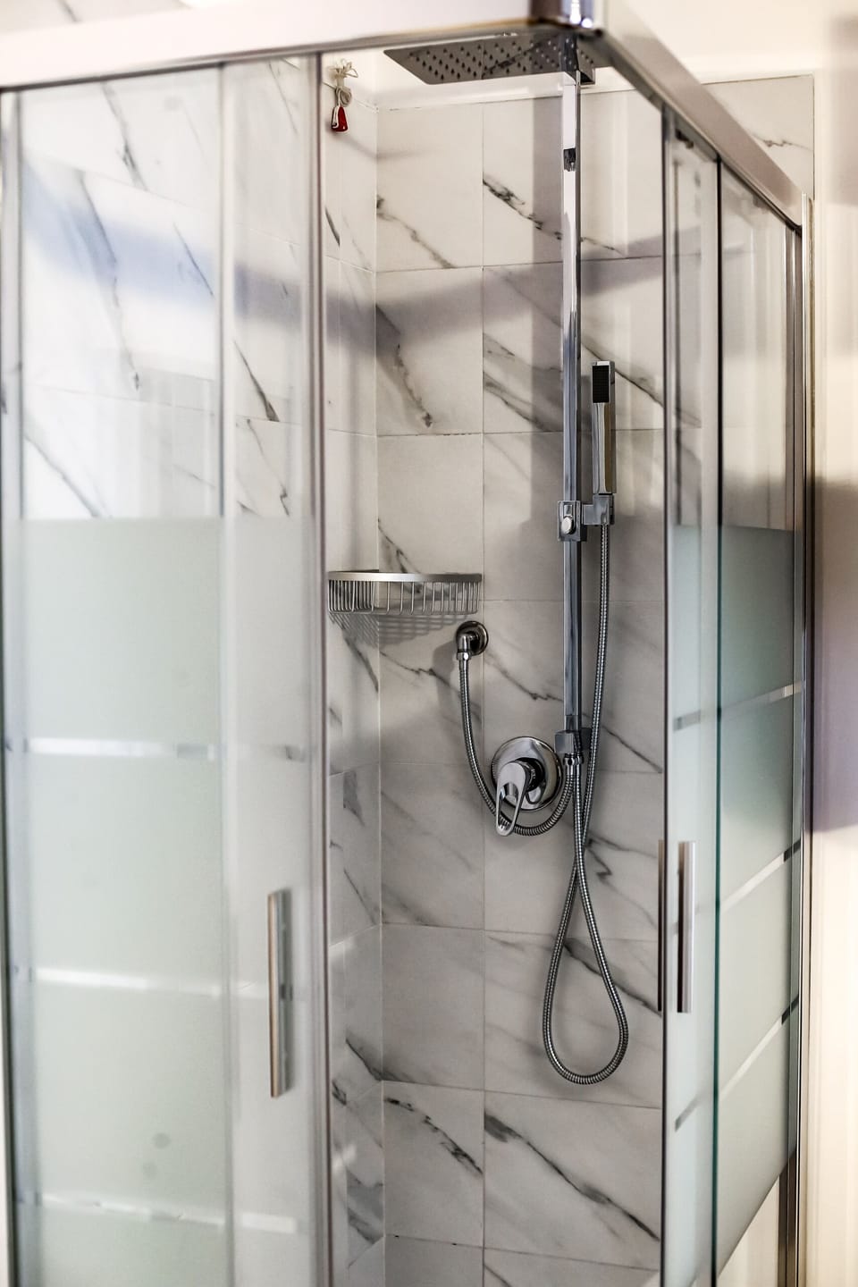 Superior Double Room, Ensuite, Garden View | Bathroom | Slippers