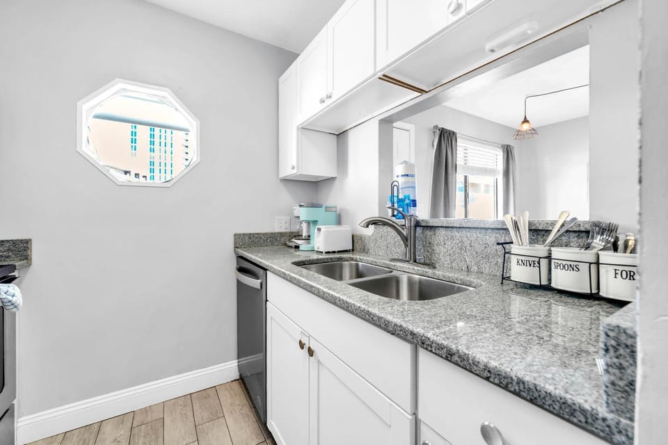Condo, Multiple Beds (Sand Castles West II G3- Castawave) | Private kitchen