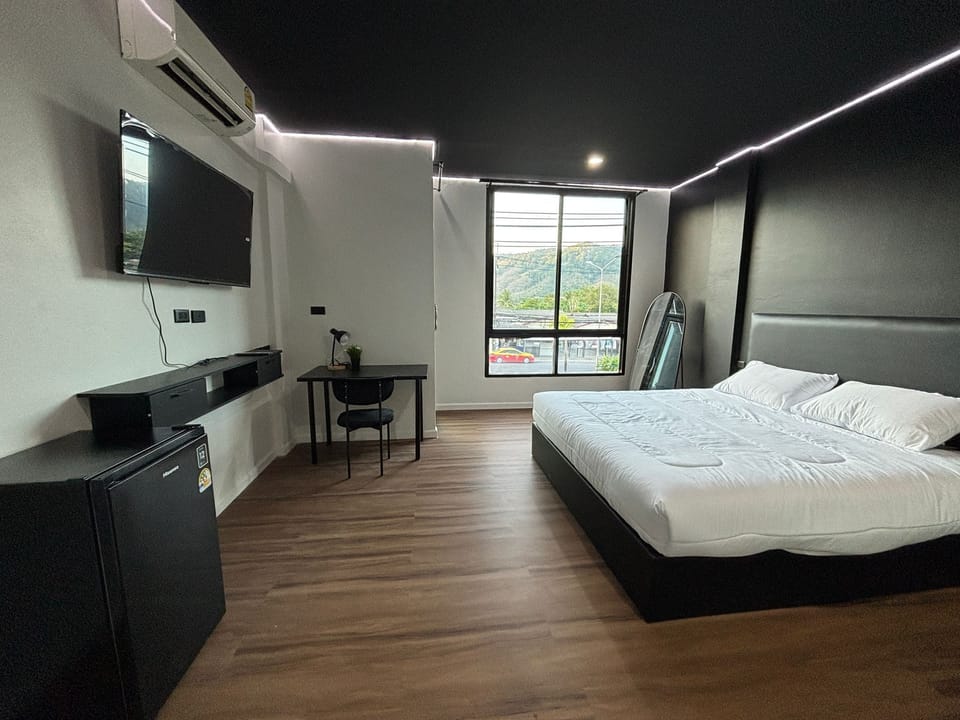 Deluxe Double Room, Balcony, Mountain View | Free WiFi, bed sheets