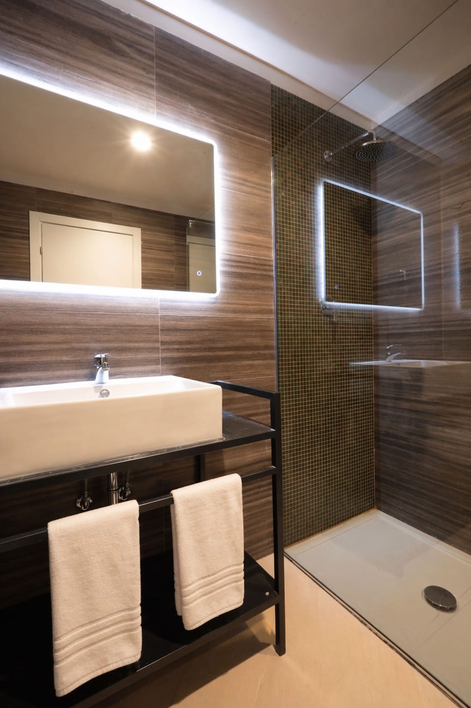 Superior Double or Twin Room | Bathroom | Shower, hair dryer, towels, toilet paper