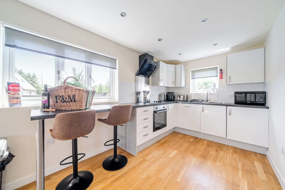Cottage | Private kitchen | Fridge, microwave, dishwasher, toaster