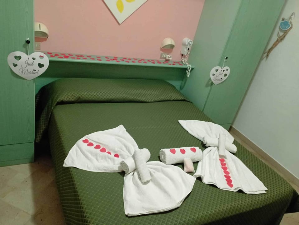 Classic Double Room, Balcony | Desk, iron/ironing board, free WiFi