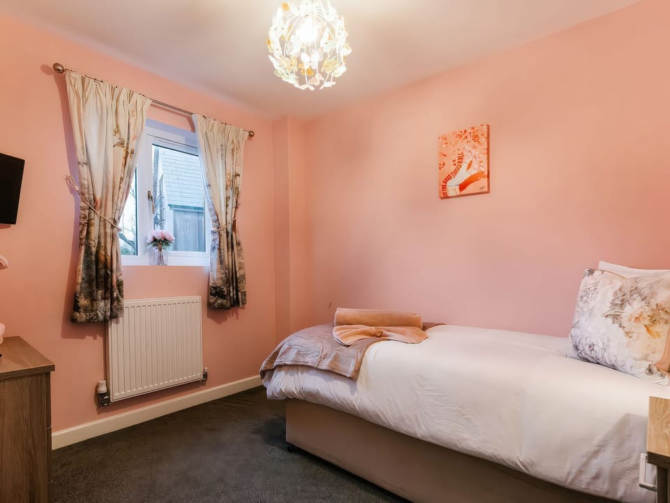 4 bedrooms, individually decorated, individually furnished, free WiFi