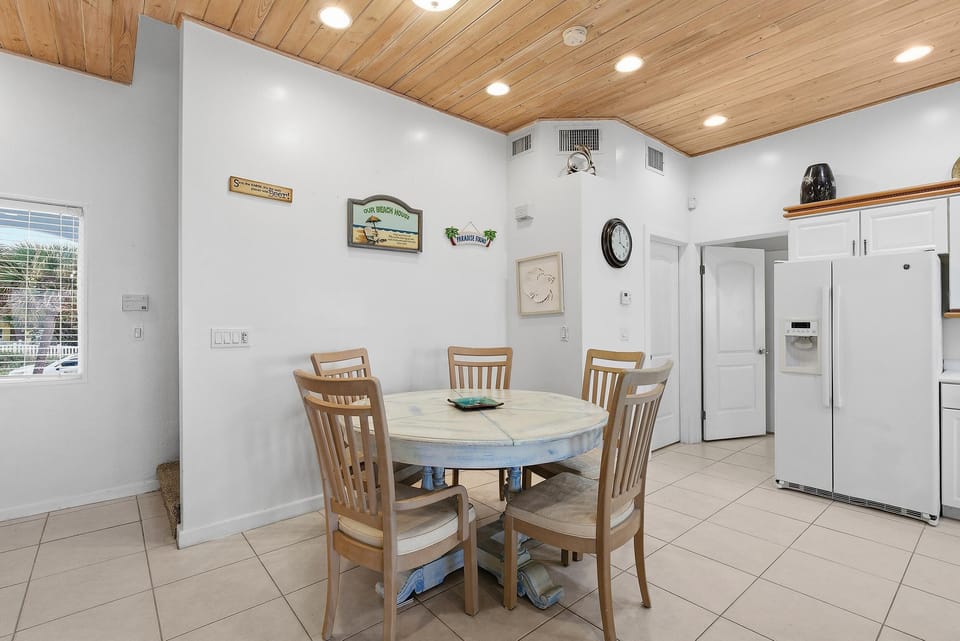 House, Multiple Beds (La Casa del Sol) | Dining