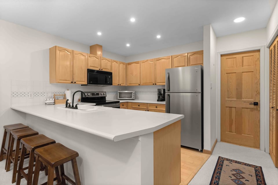 Condo | Private kitchen | Coffee/tea maker, toaster