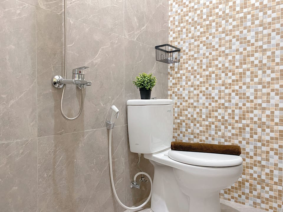Standard Studio | Bathroom