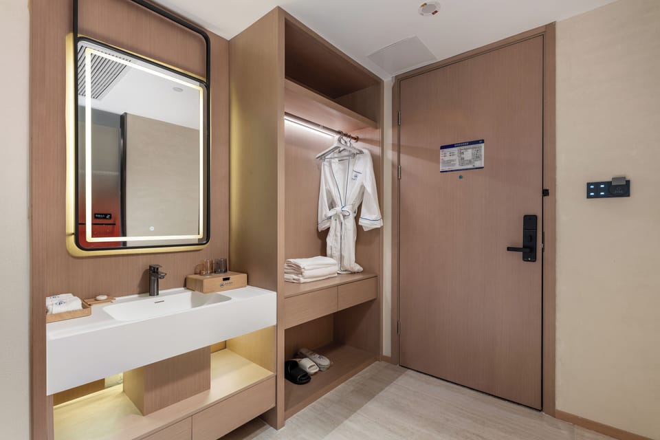 Comfort Twin Room | Bathroom | Shower, free toiletries, hair dryer, slippers