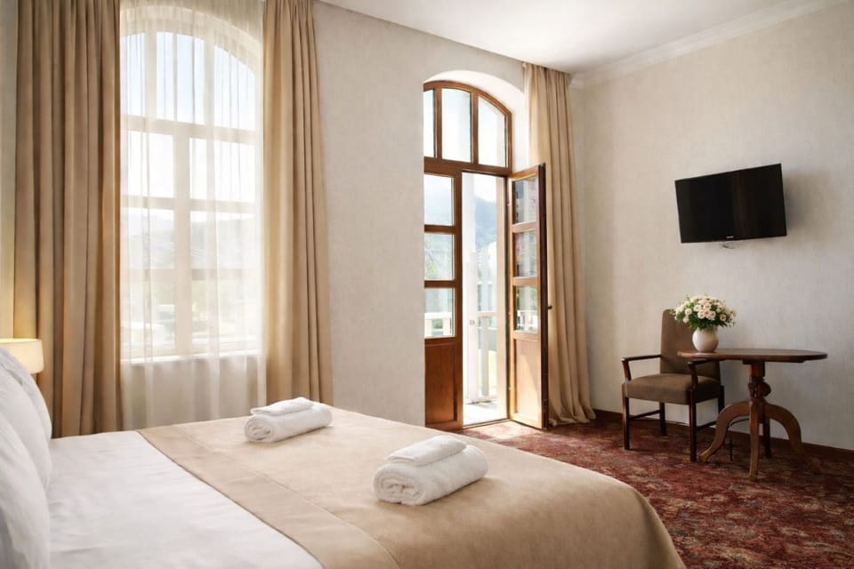 In-room safe, desk, free WiFi