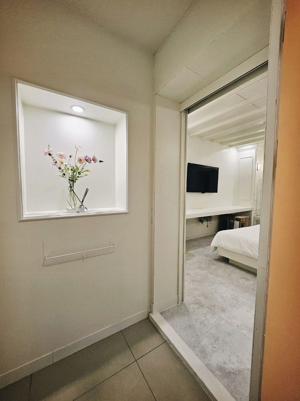 Basic Room | Desk, laptop workspace, free WiFi