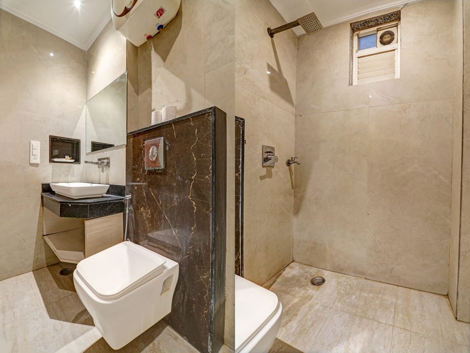 Deluxe Double Room, 1 Bedroom, Non Smoking, City View | Bathroom | Hydromassage showerhead, designer toiletries, hair dryer, slippers