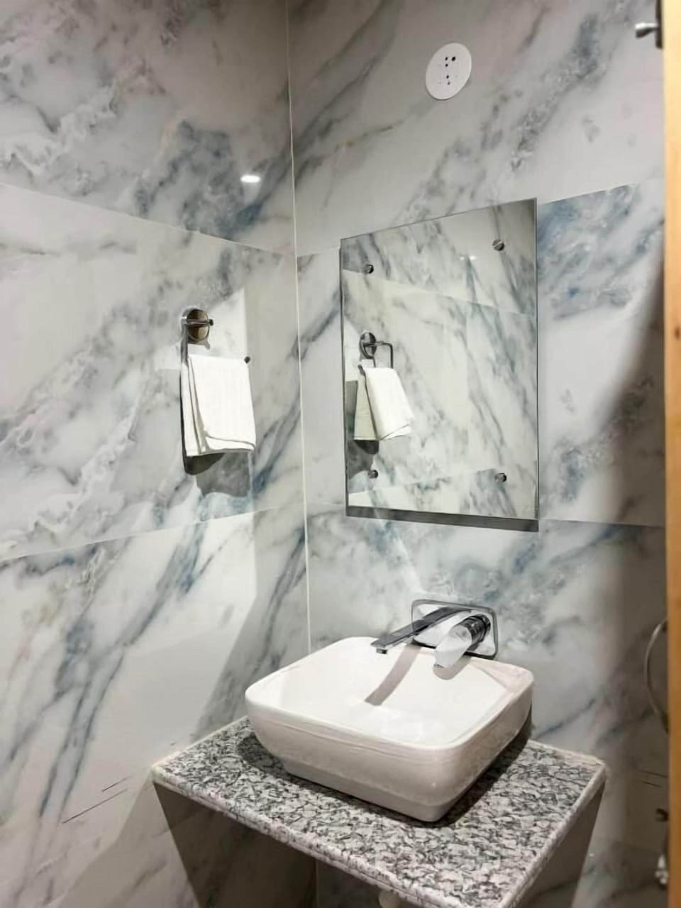 Superior Double Room, Balcony, Mountain View | Bathroom | Free toiletries, hair dryer, towels, soap