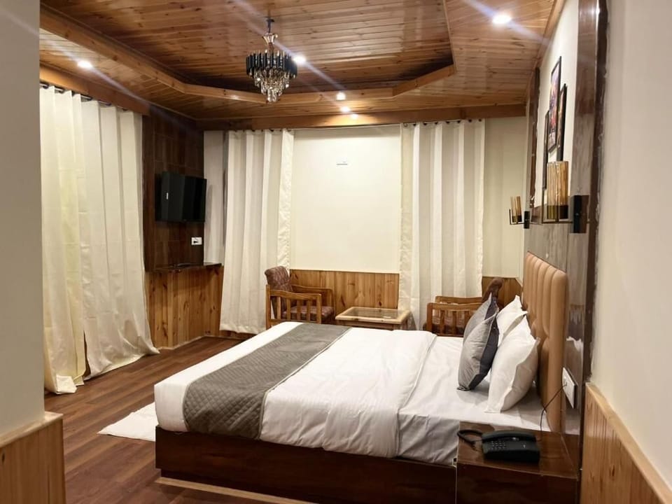 Superior Double Room, Balcony, Mountain View | Desk, free WiFi