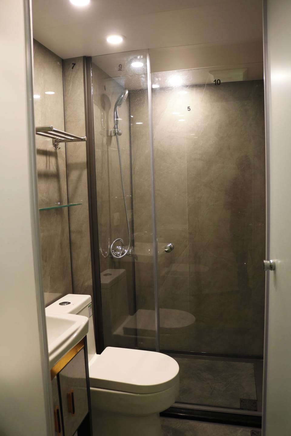 Studio Suite, Mountain View | Bathroom | Free toiletries, towels, soap, shampoo