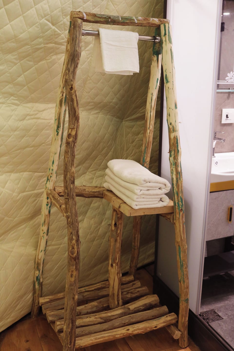 Studio Suite, Mountain View | Bathroom | Free toiletries, towels, soap, shampoo