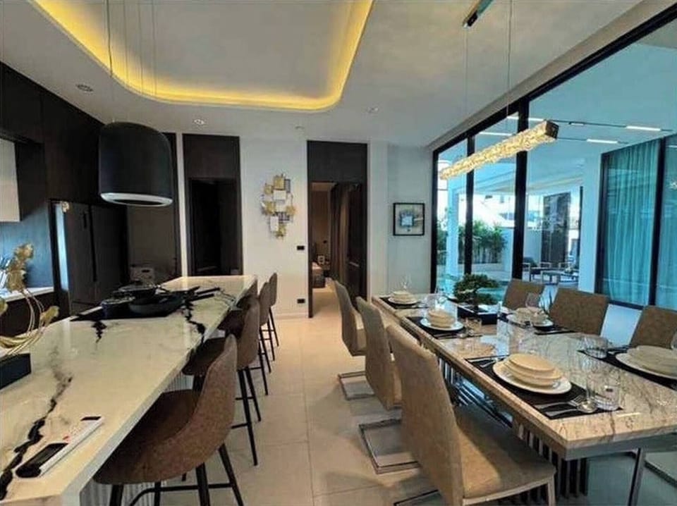 Villa, 5 Bedrooms, Private Pool | Dining room