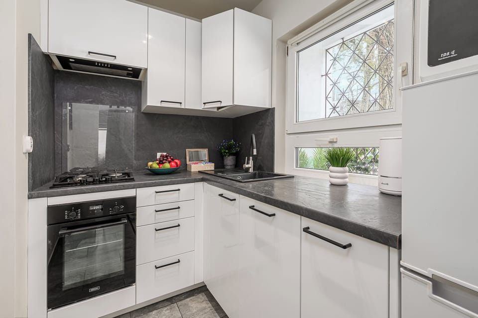 Comfort Apartment, Courtyard View | Private kitchen | Electric kettle