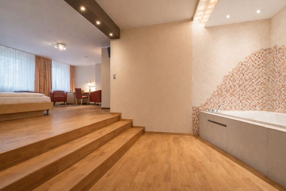 Suite | In-room safe, free WiFi, bed sheets