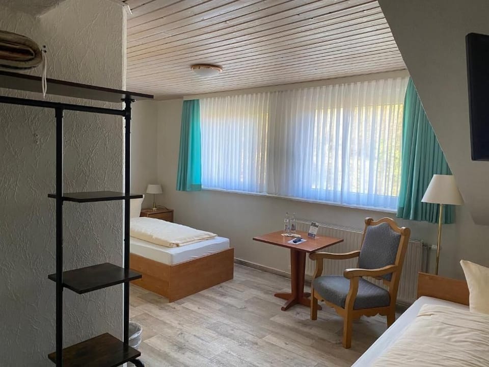 Standard Twin Room, Balcony, Courtyard View | Laptop workspace, free cribs/infant beds, free WiFi, bed sheets