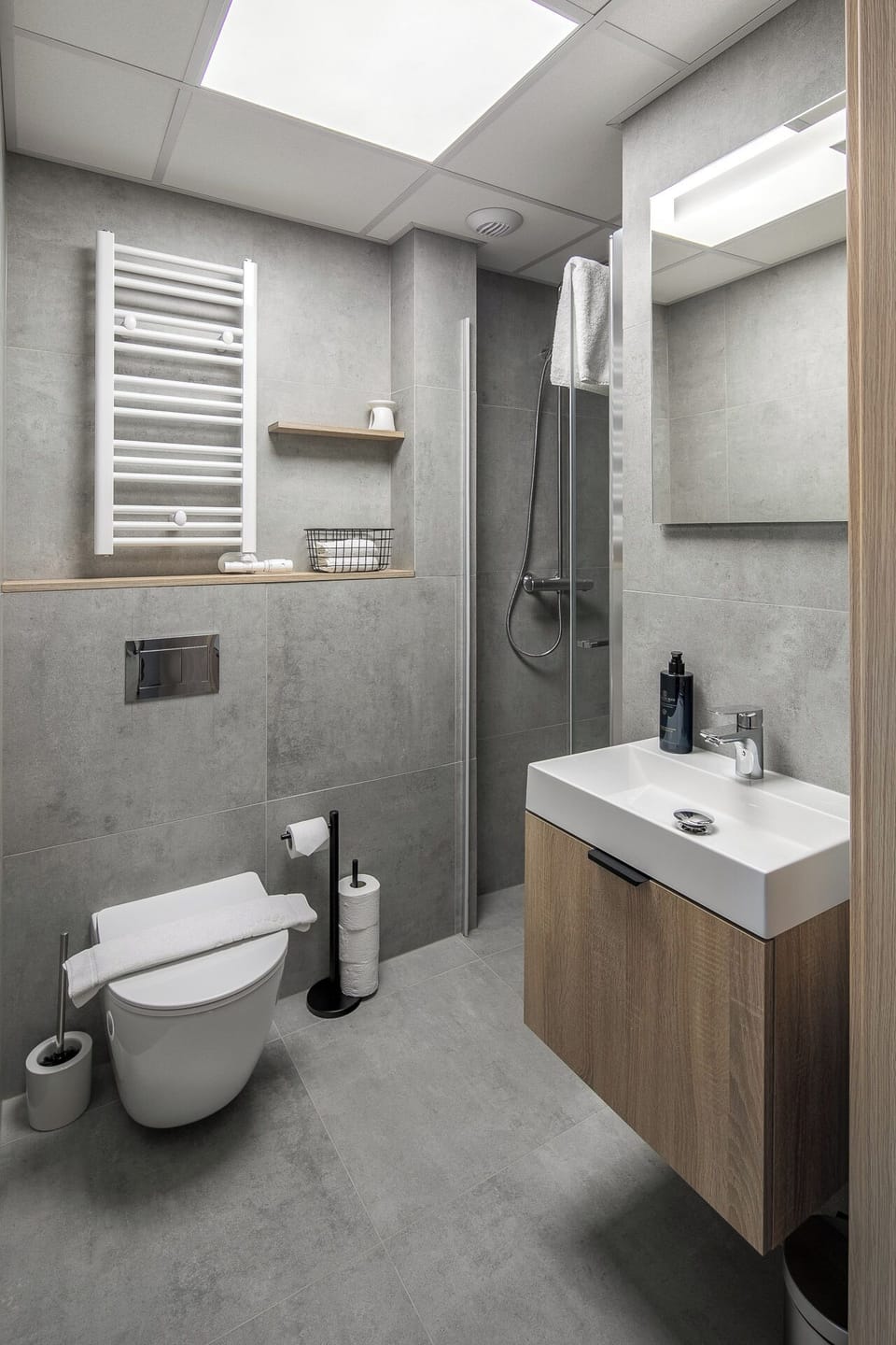 Premium Studio Suite, Balcony | Bathroom | Free toiletries, hair dryer, towels, soap