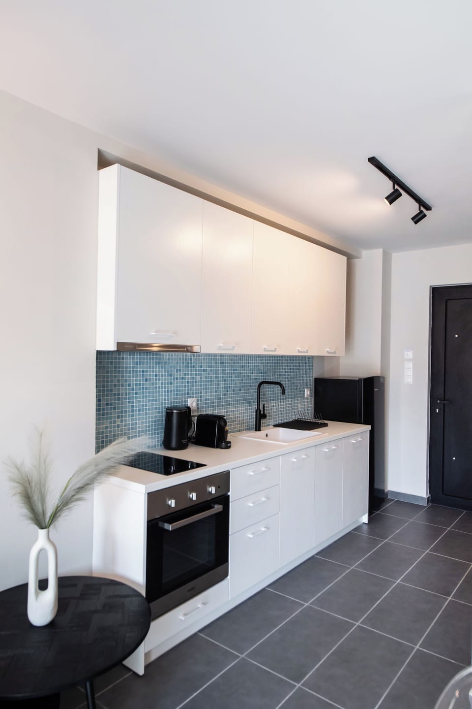 Classic Duplex, City View | Private kitchen
