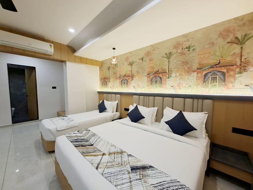 Comfort Triple Room | Desk, soundproofing, free WiFi