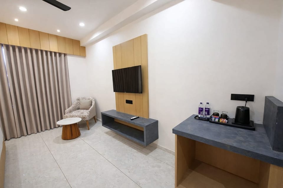 Basic Double Room | Desk, soundproofing, WiFi (free)