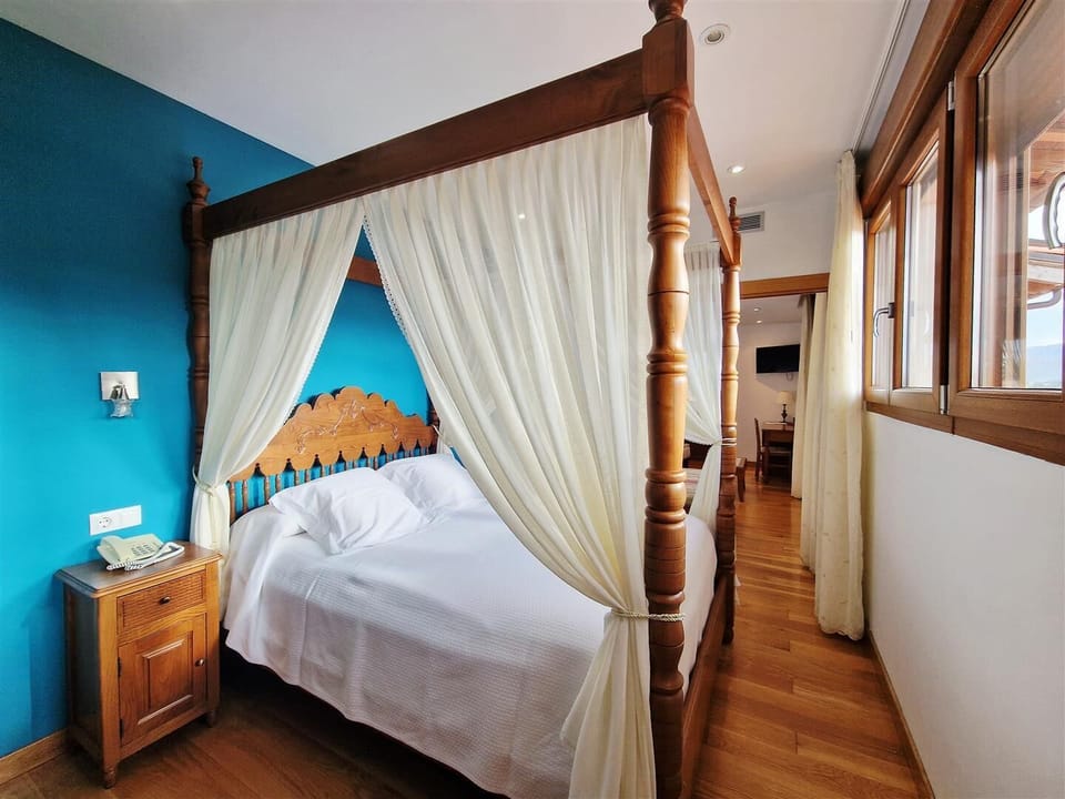 Deluxe Suite, Sea View | Free WiFi
