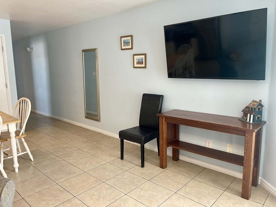 Condo, 2 Bedrooms | Interior