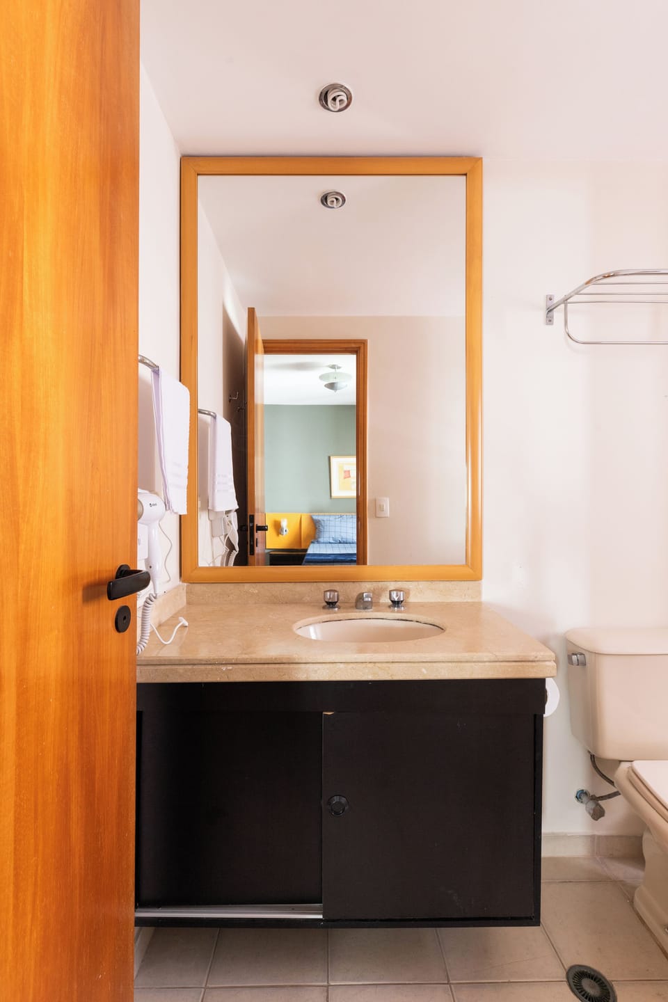 Comfort Studio, City View | Bathroom | Soap, shampoo