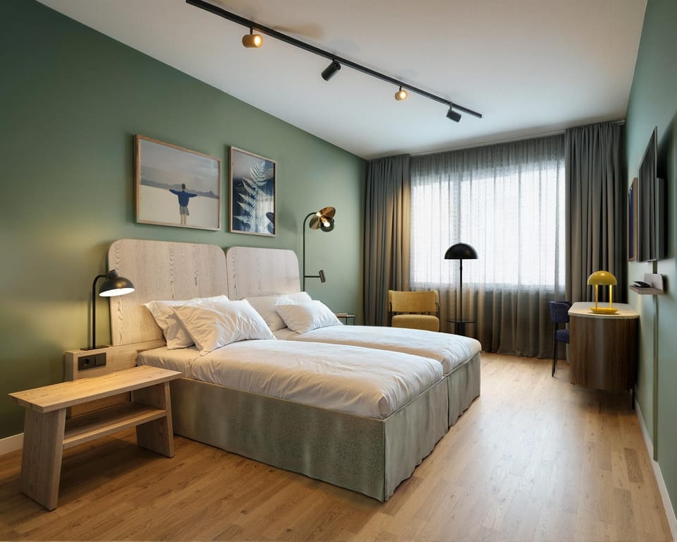 In-room safe, laptop workspace, blackout drapes, iron/ironing board