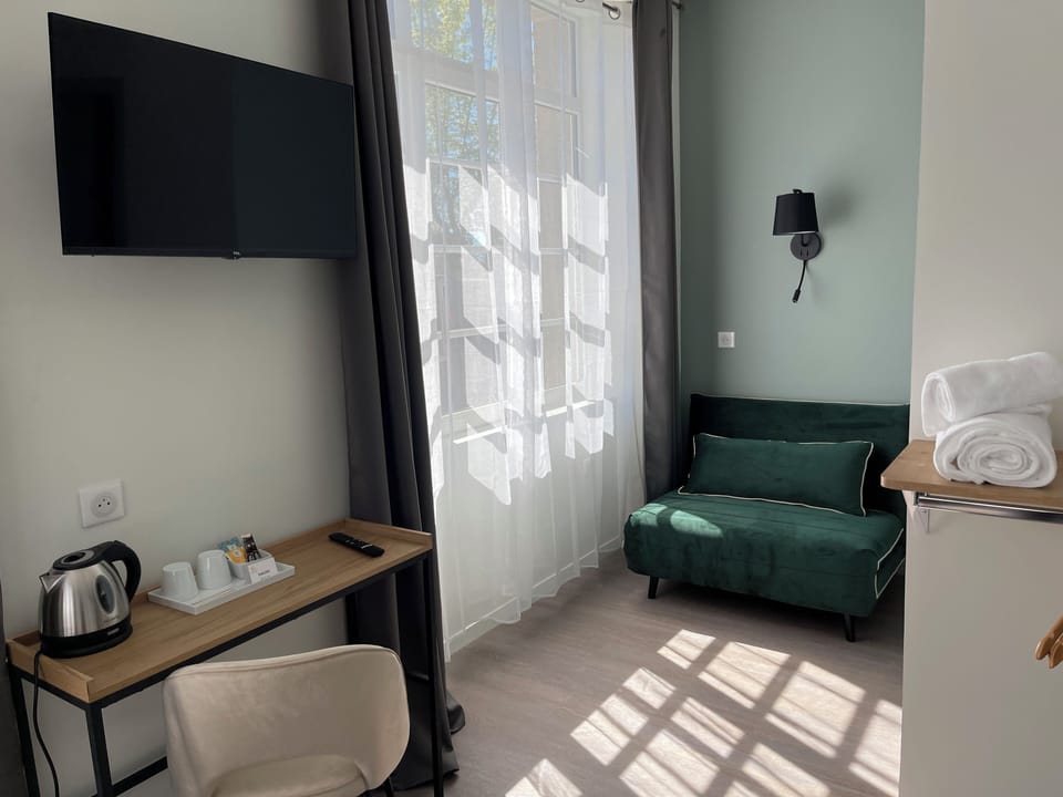 Deluxe Double Room, Mobility Accessible | Soundproofing, free WiFi, bed sheets, wheelchair access