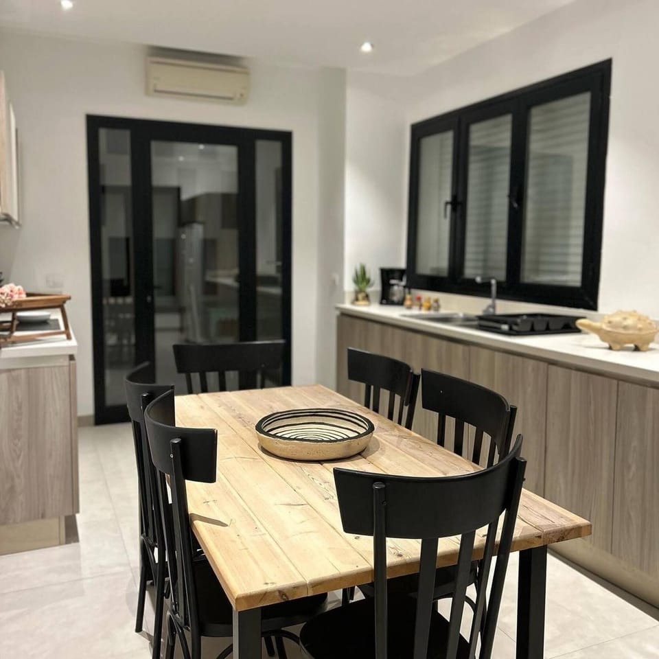Apartment, 3 Bedrooms, Smoking, Balcony | Dining room